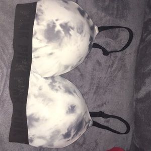 32 DD PINK Victoria Secret bra